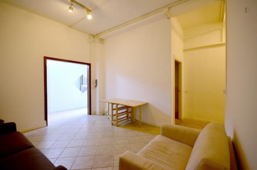 Big double room close to Università IULM - Gallery - 12