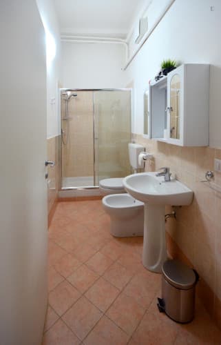 Big double room close to Università IULM - Gallery - 1