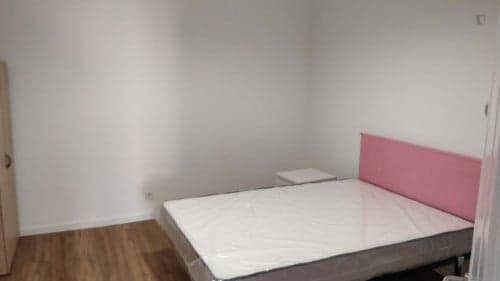 Snug double bedroom in a student flat, in Santos - Gallery - 1