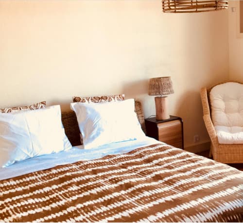 Spacious double bedroom, with balcony, in city centre - Gallery - 1