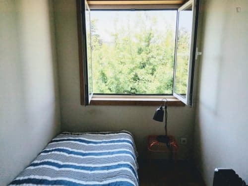 Single bedroom in a 5-bedroom apartment near Jardim Fernando Pessa - Gallery - 1
