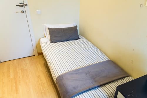 Comfy single bedroom near La Latina metro station - Gallery - 1