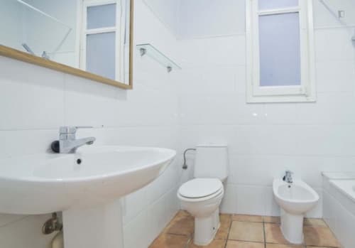 Pleasant double bedroom in a 5-bedroom flat, in La Gran Via - Gallery - 3