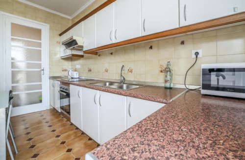 Inviting double bedroom in a 5-bedroom flat, in proximity to the Valencia Joaquín Sorolla train station - Gallery - 7