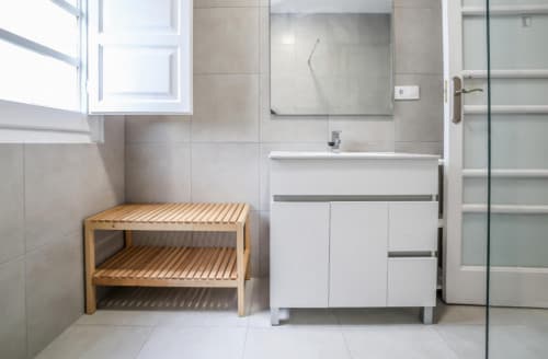 Inviting double bedroom in a 5-bedroom flat, in proximity to the Valencia Joaquín Sorolla train station - Gallery - 8