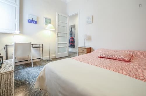 Inviting double bedroom in a 5-bedroom flat, in proximity to the Valencia Joaquín Sorolla train station - Gallery - 3