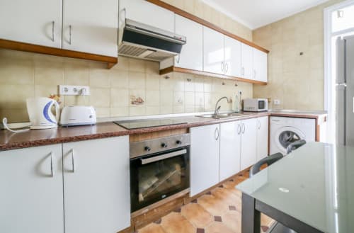 Inviting double bedroom in a 5-bedroom flat, in proximity to the Valencia Joaquín Sorolla train station - Gallery - 6