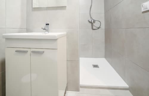 Inviting double bedroom in a 5-bedroom flat, in proximity to the Valencia Joaquín Sorolla train station - Gallery - 12