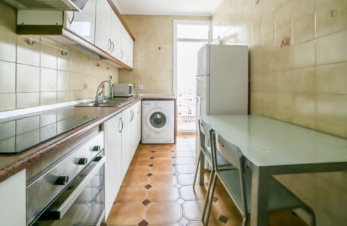 Inviting double bedroom in a 5-bedroom flat, in proximity to the Valencia Joaquín Sorolla train station - Gallery - 5