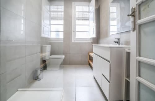 Inviting double bedroom in a 5-bedroom flat, in proximity to the Valencia Joaquín Sorolla train station - Gallery - 10