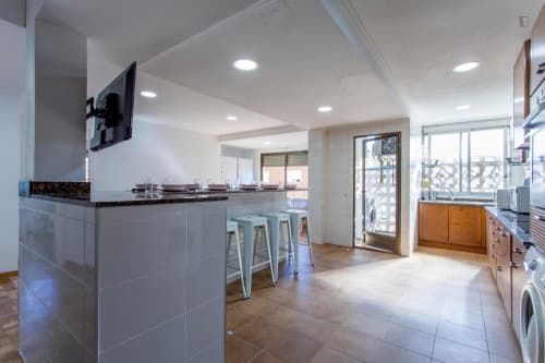 Modern and bright double bedroom in hip L'Amistat - Gallery - 1