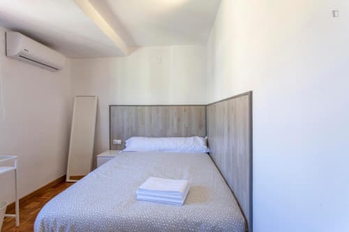 Modern and bright double bedroom in hip L'Amistat - Gallery - 21